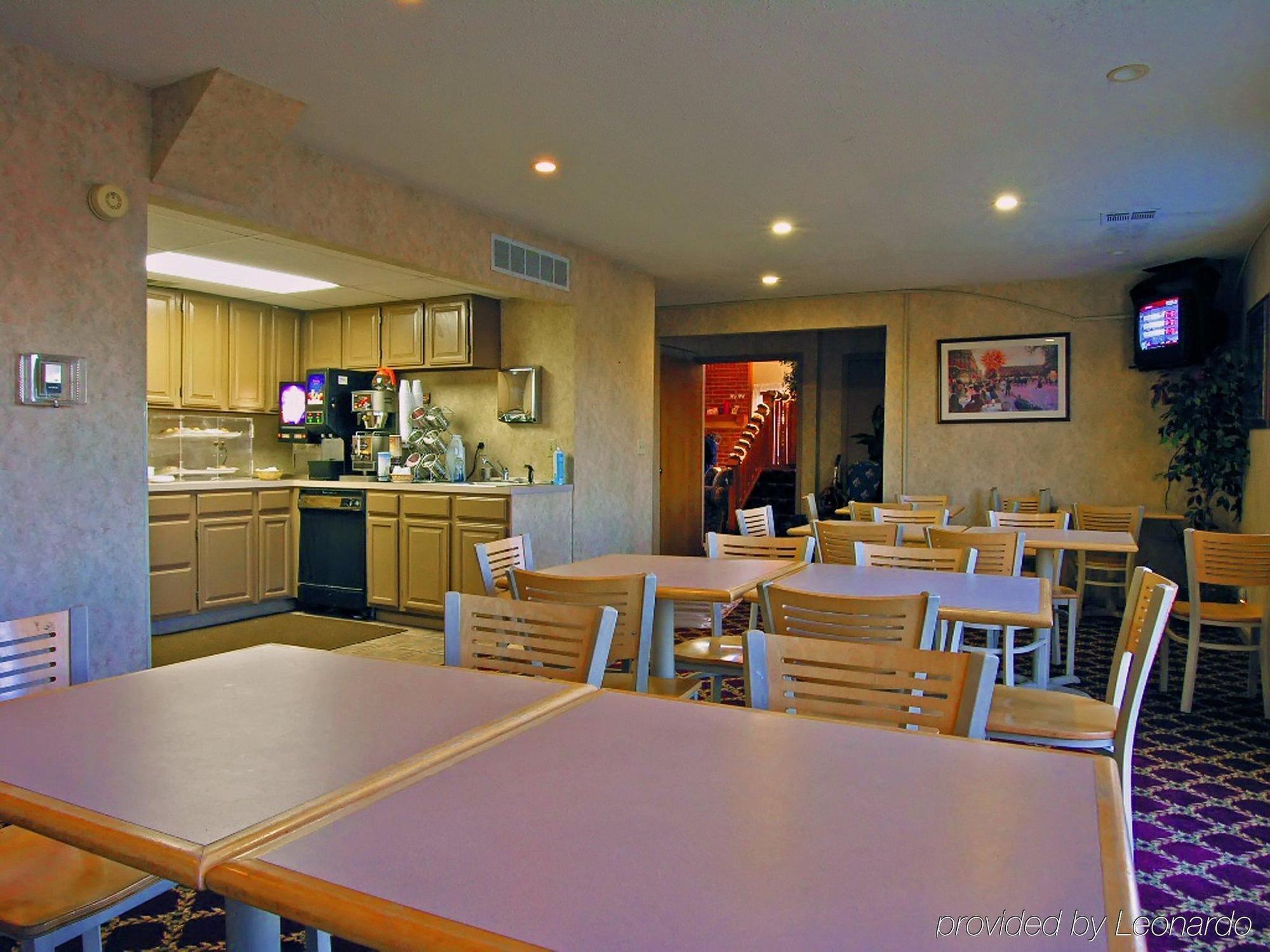 Days Inn Kansas City-Worlds Of Fun Экстерьер фото